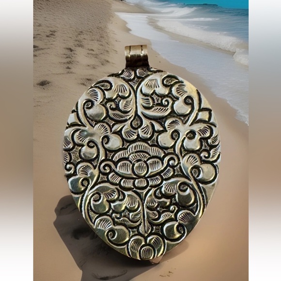 Vintage & Large Hand Carved Ethnic Tibetan Silver & Turquoise Pendant 32grams - Picture 3 of 9